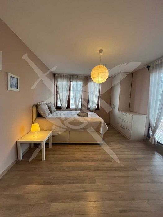 Дава се под наем Тристаен апартамент в София, Оборище - 120 кв.м за 1097.01 € - Снимка #1