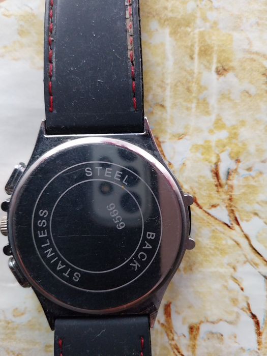 Продавам часовник