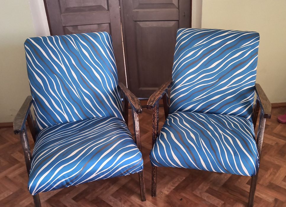 Кресла мягкие , лёгкие, отреставрированные.