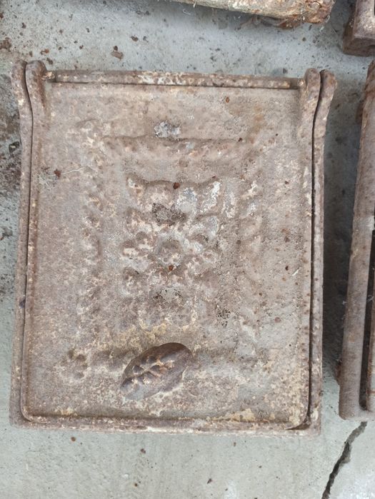 Печкаға плиталар,есіктер бар