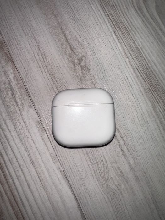 оригинальный кейс от Apple AirPods 4