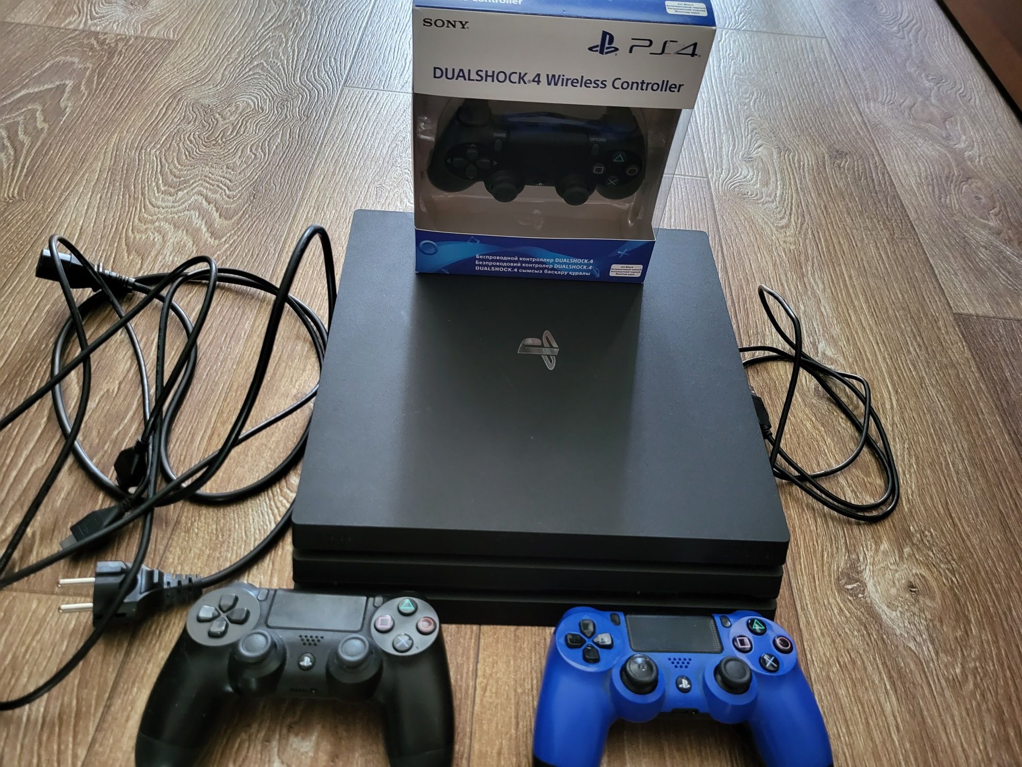 Sony Playstation 4 Pro 1Tb ,2 джойстика ,игры в PS store: 150 000 тг. -  Приставки Петропавловск на Olx