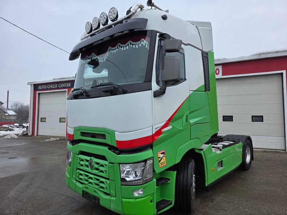 Cap tractor Renault T520