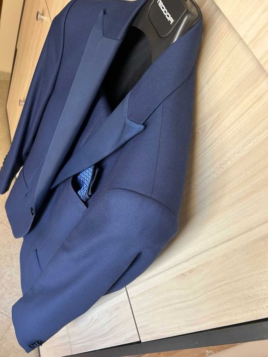 Абитуриентски костюм тъмно син