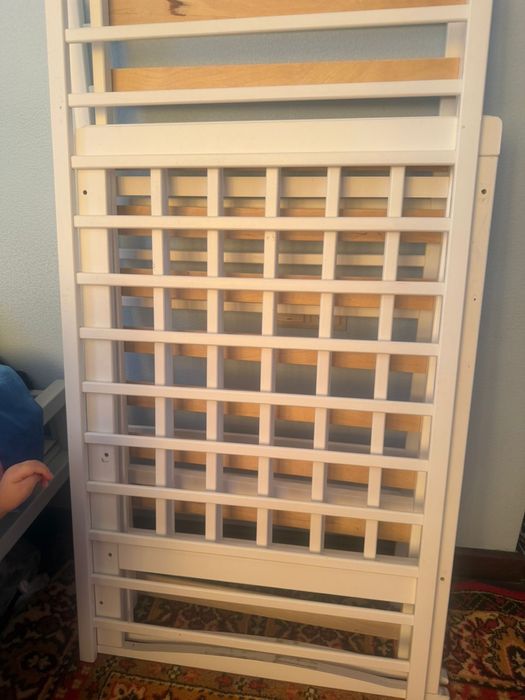 Детская кровать в отличном состояний с матрасом