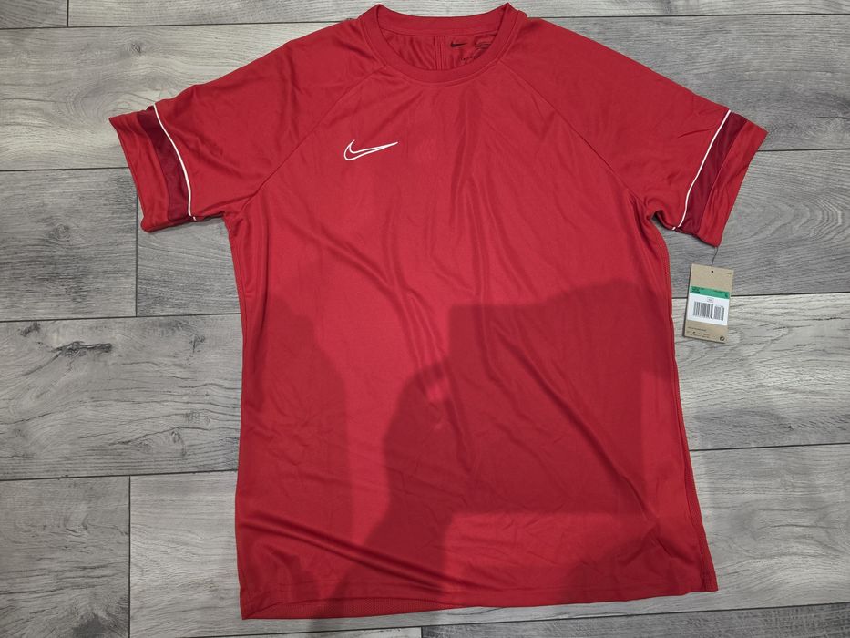 Off-White, Louis Vuitton, NIKE  , Boss, Dsquared2 - тениски