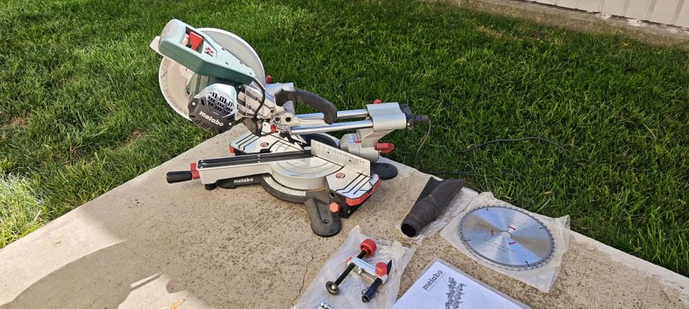 Circular unghiular METABO.