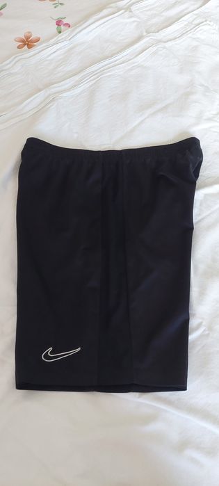 Продавам мъжки шорти Nike