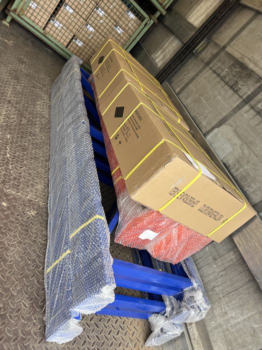 Универсален професионален стелаж 300 кг на ниво