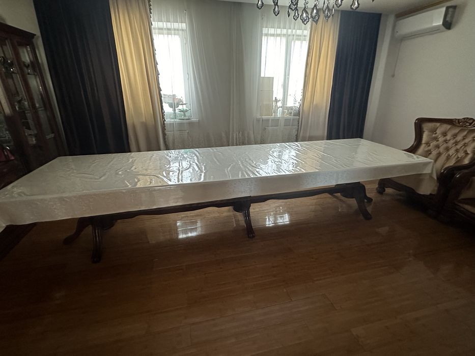 Продается гостинный стол