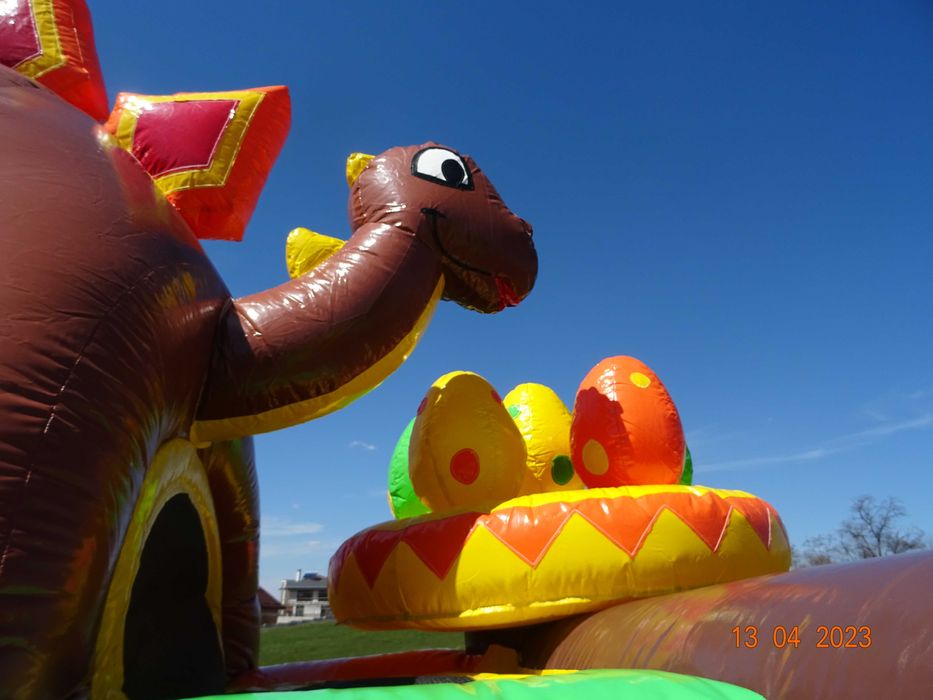 Надуваеми замъци под наем за цял ден