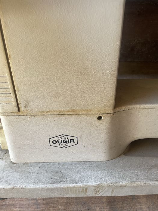 Mașini de cusut vechi