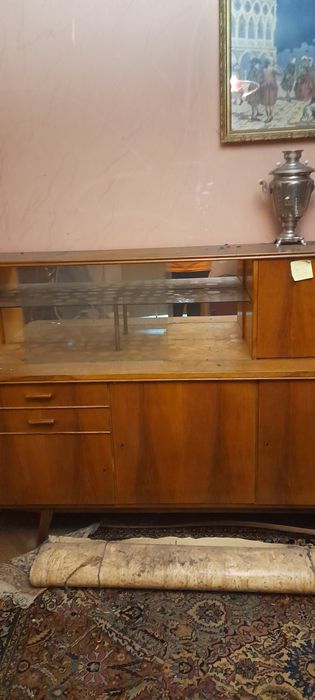 Стар бюфет масивен