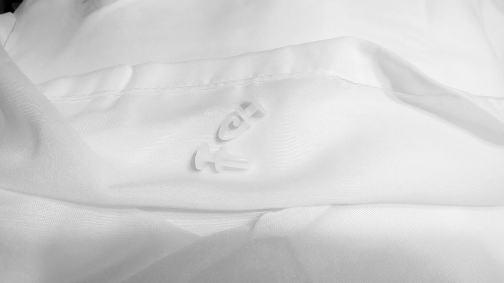 Тънки завеси в бял цвят