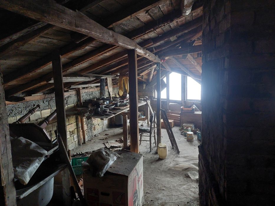 Триетажна жилищна сграда