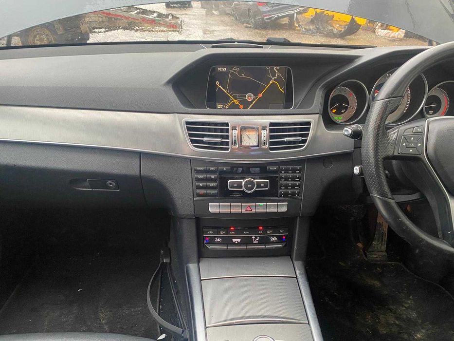 dezmembrez mercedes w212 FL/bara fata w212/far w212