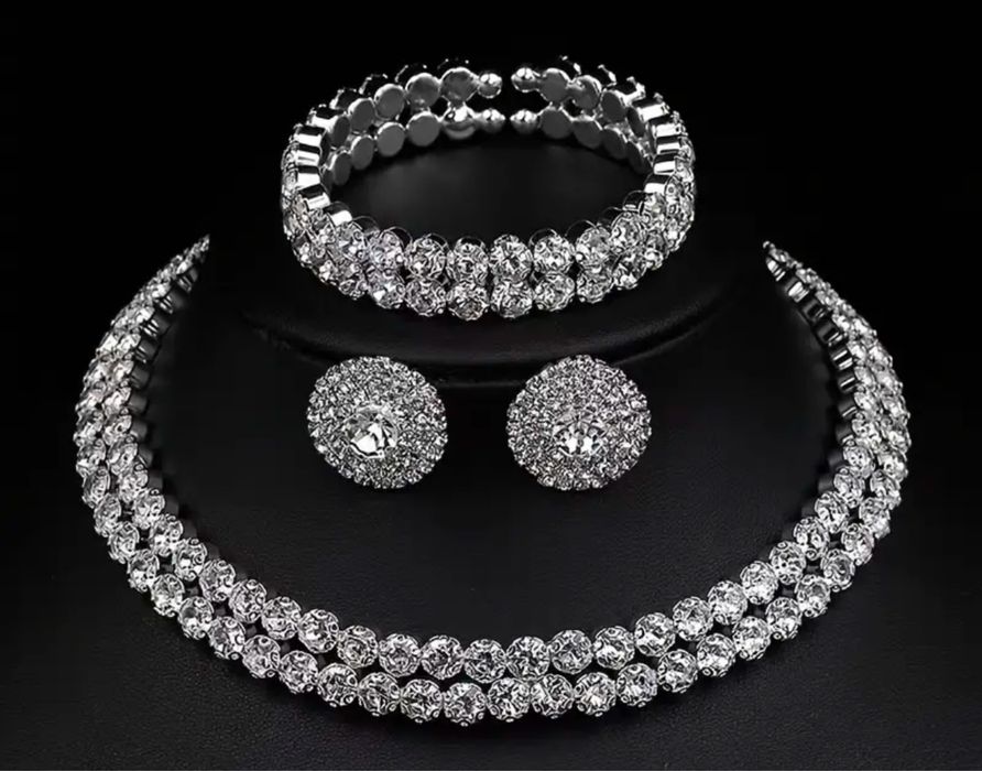 Блестящо колие циркони