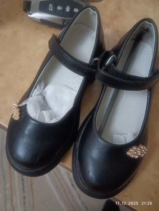 Продам детские туфли