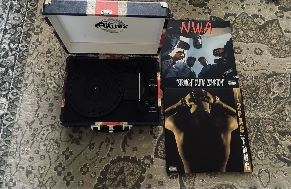 Виниловый проигрыватель