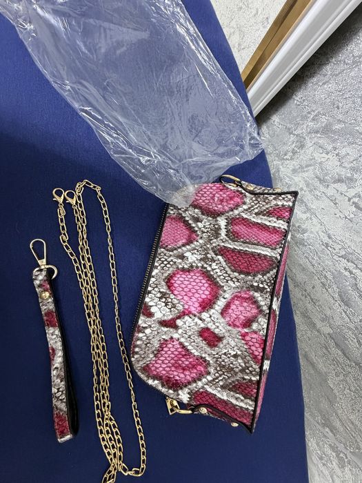 Платок FENDI оригиналь,сумочка .