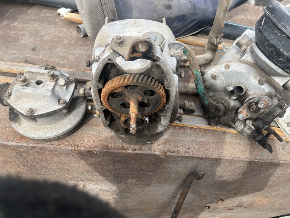 Продам запчасти на мотоцикл Урал