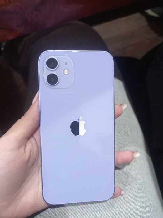 Продава се iPhone 12 64 MG
