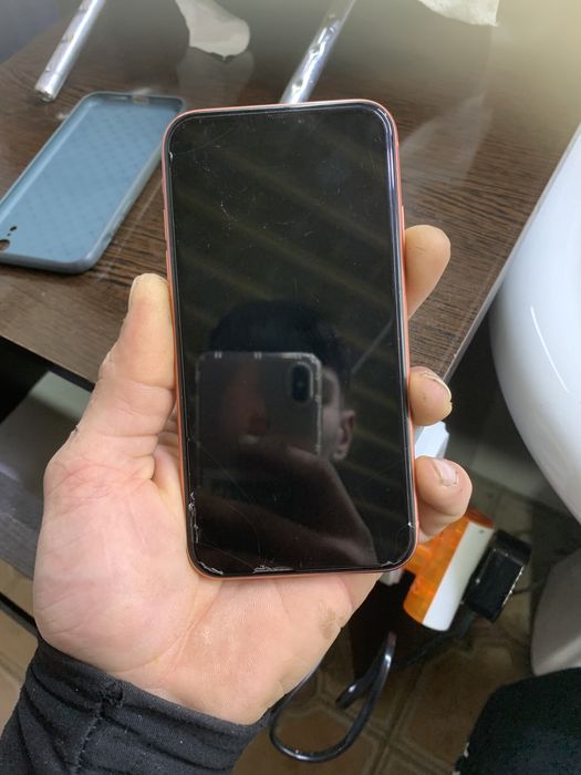 Iphone XR idialni xolati
