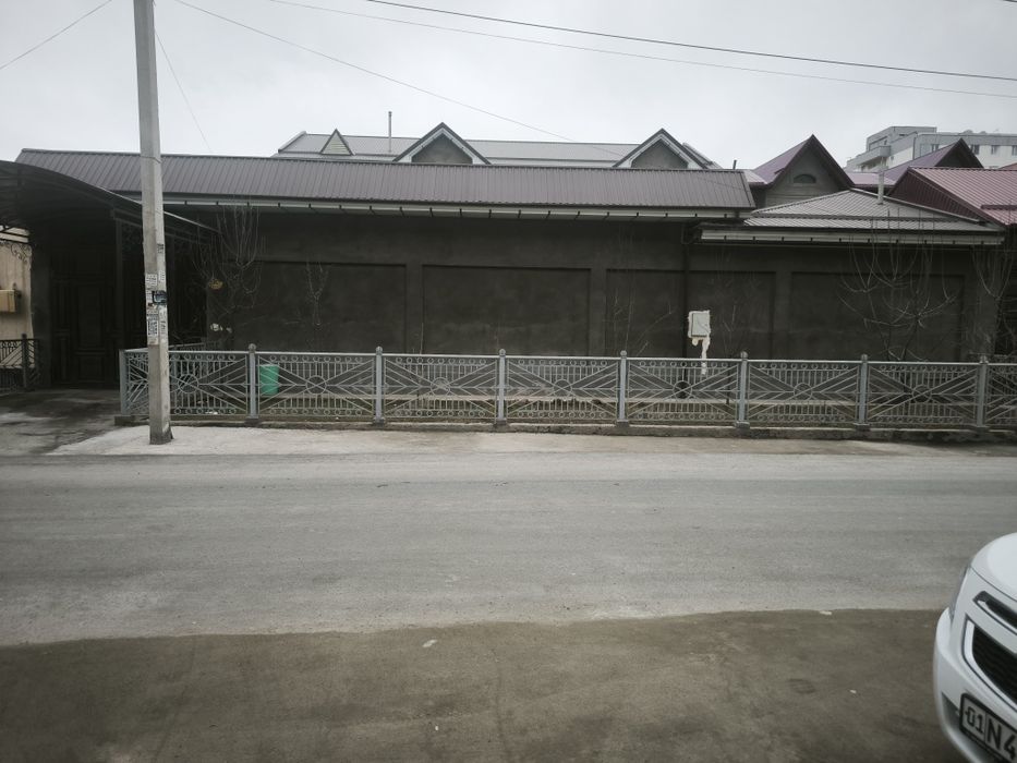 Ховли сотилади 5 сотка 7 хона