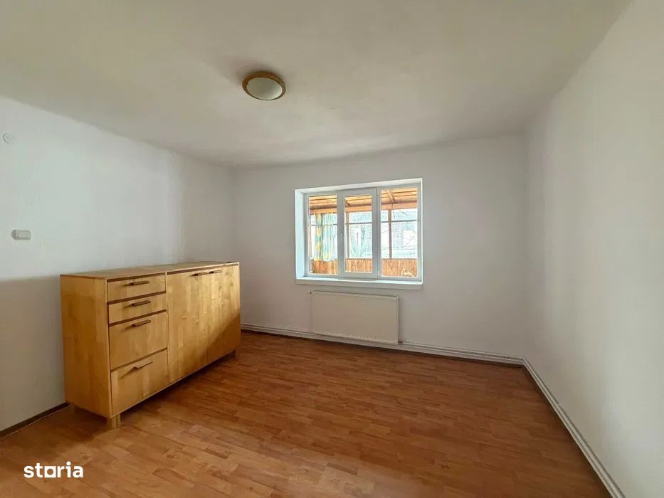 Casa 3 camere singur in curte