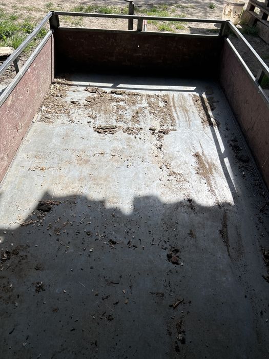 Vând remorca cu 2 axe 750kg