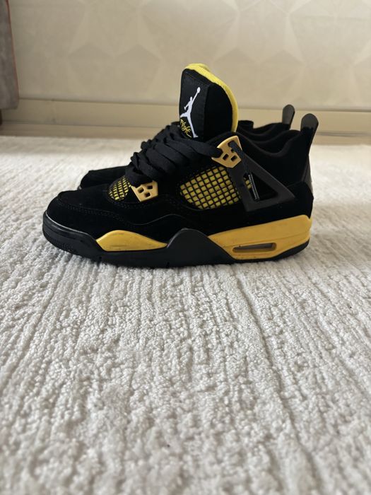 Продам Jordan 4.