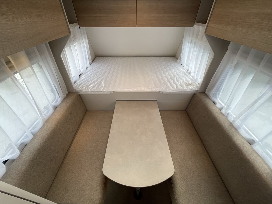 Rulota Lmc Sassino 470k/ 6 persoane/ noua/ premium/ 12 ani