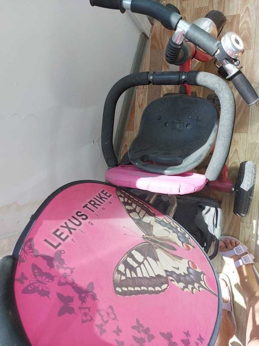 Велосипед детский с родительской ручкой.