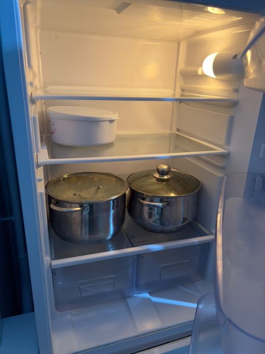 Продам хододильник indesit