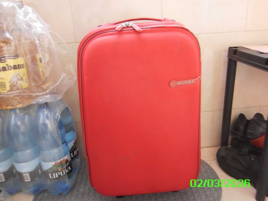 trolere, Albastru din plastic dur si 3 Rosii