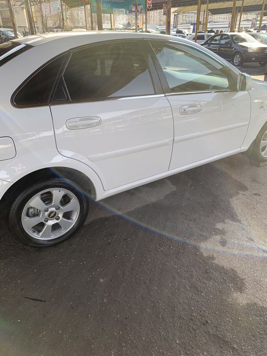 Lacetti sotiladi