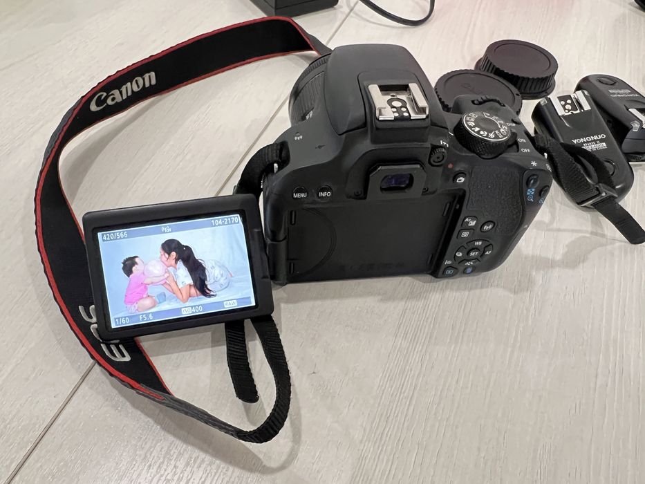 Продам Canon EOS 800D фотоаппарат, флэшку,вспышку и передатчики