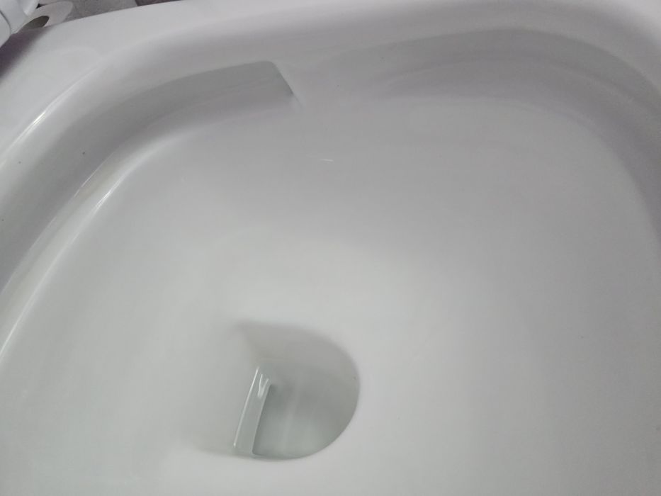 Продам рабочий унитаз в сборе