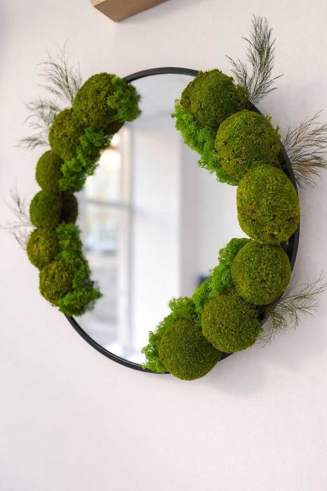 Oglindă rotundă cu ramă neagră și mușchi decorativi Ø 50 cm