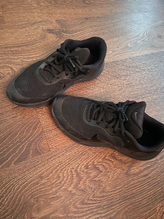 Nike Revolution 7