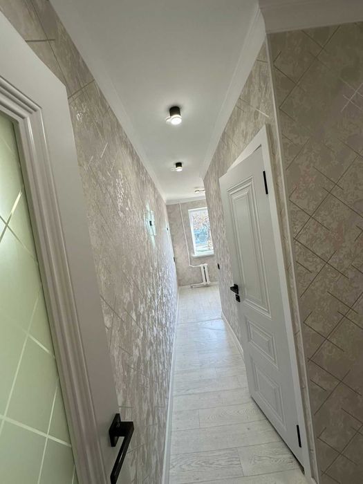 Продам 1-комнатную квартиру С ЕВРОРЕМОНТОМ в районе ОГОНЁК. Этаж: 2