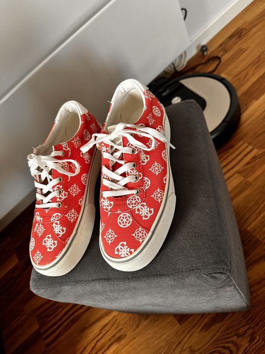 Дамски кецове Guess