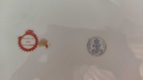 Порцеланова съд Sevres с бронзова рамка в стил Луи ХVI