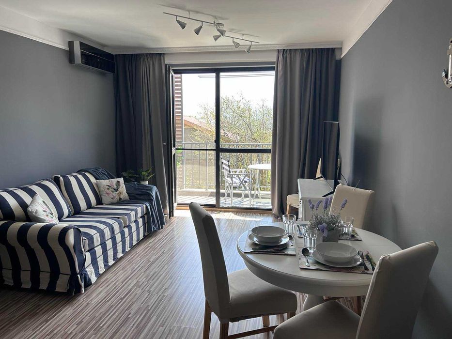 Дава се под наем Двустаен апартамент в Варна, м-т Траката - 66 кв.м за 408 € - Снимка #1