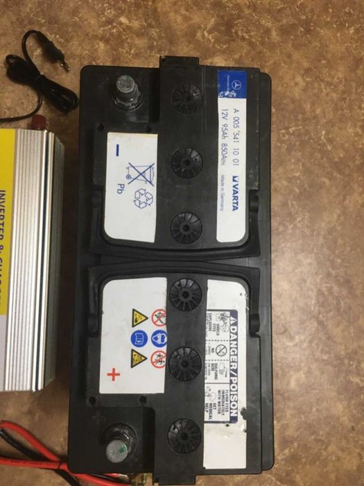 Инвертор 3кВа 12-220  сам заряжает аккумулятор