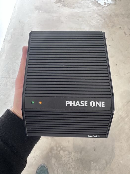 Phase One Studio Kit , back digital 1996 pentru Hasselblad V