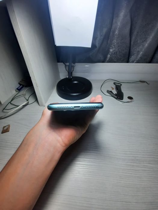 Продам айфон 11