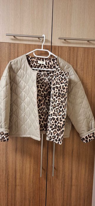 Леко късо дамско яке