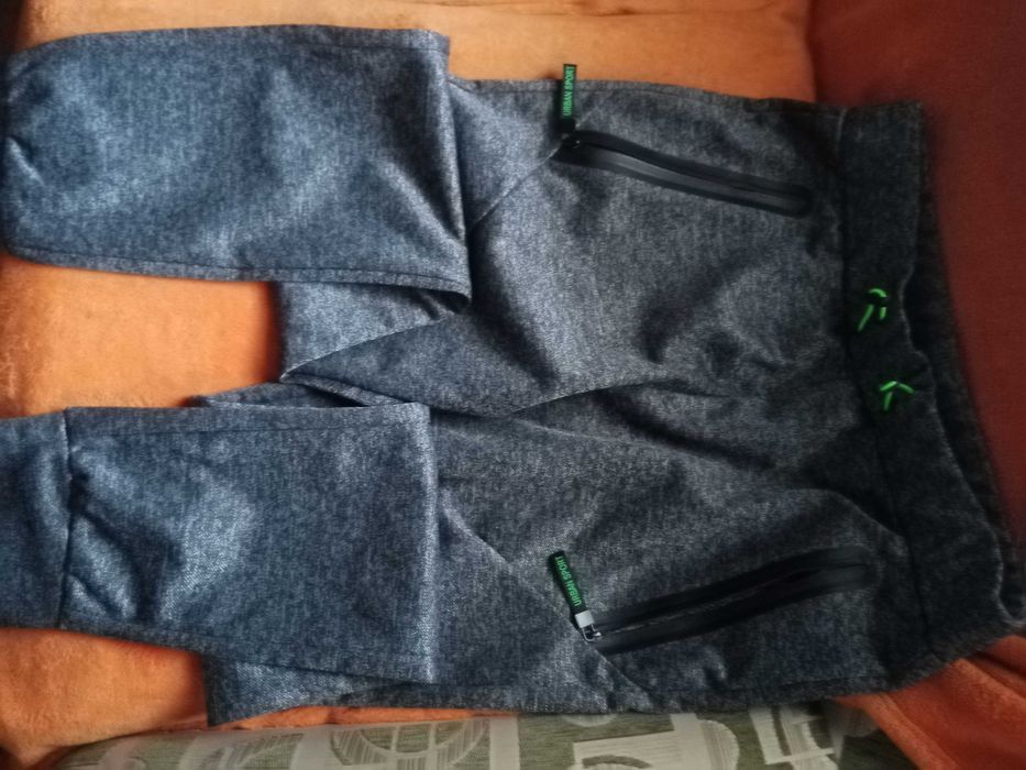 Две спортни долнища  ,размер С-M плюс подарък