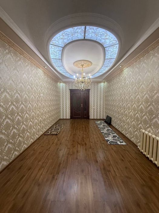 Продаётся 3х комнатная квартира Юнусабад 19 1 этаж 1 линия